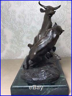1 Fin Décoratif Vintage Bronze Lionne Chasse Proie Buffalo Sculpture Signé