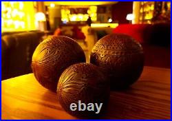 3 boules d'ambre / Set of 3 amber balls. Diameters 7.5 cm 8.5 cm 10.9 cm