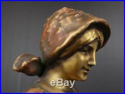 Amphora, Sculpture Art Nouveau, Faïence Irisée, Femme au Panier, Ernst Wahlis