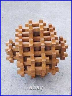 Ancien casse tete sculpture wood capture balls sori yanagi