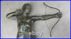 Ancienne rare sculpture 1900 en régule représentant un archer signé Henry FUGERE