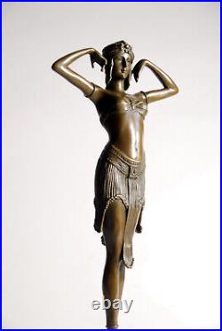 Art Nouveau. Belle sculpture en bronze- signée D. H. Chiparus