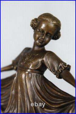 Art Nouveau. Très jolie ballerine en bronze signée F. Preiss. H. 22 cm