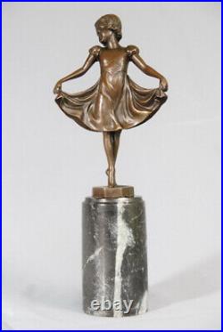 Art Nouveau. Très jolie ballerine en bronze signée F. Preiss. H. 22 cm