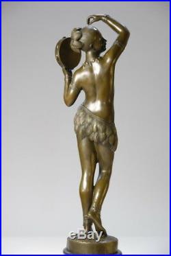 Art Nouveau- jeune fille au tambourin en bronze signée M. C. Bouay- envoi gratuit