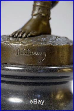Art Nouveau- jeune fille au tambourin en bronze signée M. C. Bouay- envoi gratuit