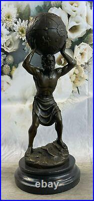 Bronze Atlas'Holding' Up Céleste Sphère Statue / Sculpture Art Déco Nouveau