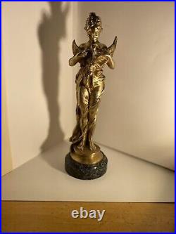 Bronze doré jeune fille à l'oiseau Époque art nouveau