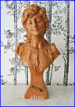 Buste Jeune femme par Le Guluche Art Nouveau en terre cuite bohémienne 22176