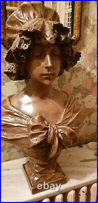 Buste femme signé et numéroté 996 de G Van Vaerenbergh. Parfait état. Art Nouveau