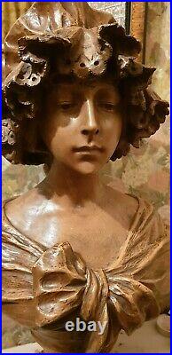Buste femme signé et numéroté 996 de G Van Vaerenbergh. Parfait état. Art Nouveau