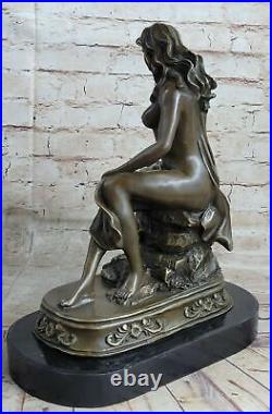 Chair Femme Tenant Un Papillon Bébé Style Art Nouveau Figurine Sculpture Statue