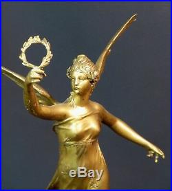 D 1910 belle Sculpture bronze doré P. DUCUING la renommée 42c3.3kg Barbedienne