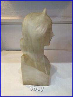 Ecole italienne 1900. Buste de femme Sculpture en albâtre. Art Nouveau