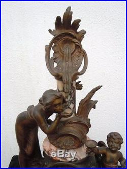 Pendule sculpture femme angelot putti cherubin d'époque Art Nouveau vers 1920