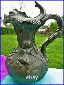 Pichet ancien sculpture Angelots et dauphin Art Nouveau France. Antique jug vase