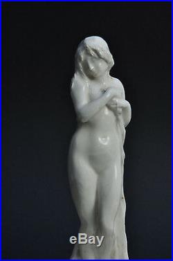 Sculpture Art Nouveau Signée Biscuit porcelaine Jugendstil statue Nude Woman