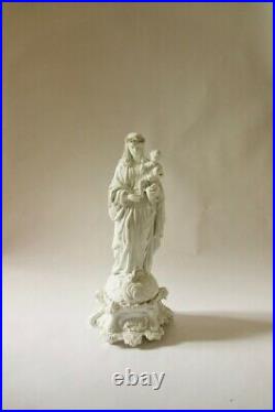 Sculpture en Bisque de la Vierge Marie Portant Jesus au Dessus du Monde, 20e