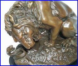 Sculpture en Bronze, Figure Lion Avec Serpent, Puissant Animalière A. Barye