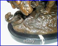 Sculpture en Bronze, Figurine Lion Avec Serpent, Puissant Animalière A. Barye