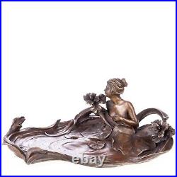 Sculpture en bronze Art Nouveau d'une femme au bain avec des nénuphars