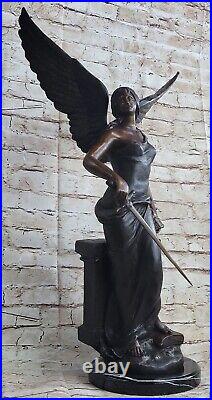 Statue Sculpture Déesse Victoire Art Déco Style Art Nouveau Style Solide Bronze
