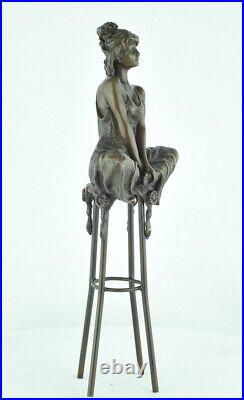 Statue Sculpture Demoiselle Sexy Style Art Deco Style Art Nouveau Bronze massif