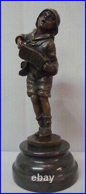 Statue Sculpture Garcon Accordeon Style Art Deco Style Art Nouveau Bronze massif