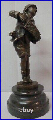 Statue Sculpture Garcon Accordeon Style Art Deco Style Art Nouveau Bronze massif