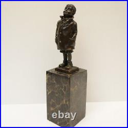 Statue Sculpture Garcon Style Art Deco Style Art Nouveau Bronze massif Signe