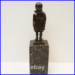 Statue Sculpture Garcon Style Art Deco Style Art Nouveau Bronze massif Signe