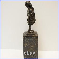 Statue Sculpture Garcon Style Art Deco Style Art Nouveau Bronze massif Signe