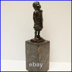 Statue Sculpture Garcon Style Art Deco Style Art Nouveau Bronze massif Signe