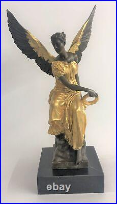 Statue Sculpture Winged Victoire Art Déco Style Art Nouveau Style Bronze Décor