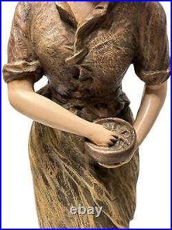 Statue Sculpture femme aux pigeons Plâtre Polychrome Art Nouveau C. Jacobs 67 cm