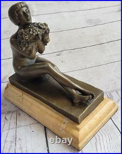 Style Art Nouveau Bronze Buste D'Un Fille Avec Fleurs En Her Hands Sculpture Nu