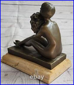 Style Art Nouveau Bronze Buste D'Un Fille Avec Fleurs En Her Hands Sculpture Nu