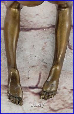 Style Art Nouveau Bronze D'Un Nu Jeune Fille Tenant Her Robe Par Milo Artiste