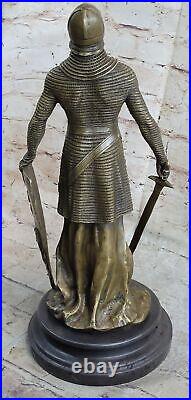 Style Art Nouveau Bronze Sculpture De Un Knight En Armor H. 38 CM Main Figurine