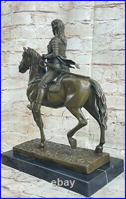 Style Art Nouveau Guerrier Equitation Cheval Militaire Trophée Bronze Sculpture