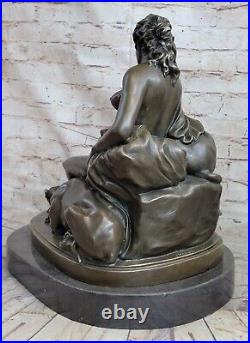 Style Art Nouveau Sculpture Victorien Femme Fille Assis Avec Chien Bronze Nu
