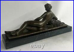 Style Art Nouveau Sculpture Victorien Femme Fille Assis Avec Chien Bronze Statue
